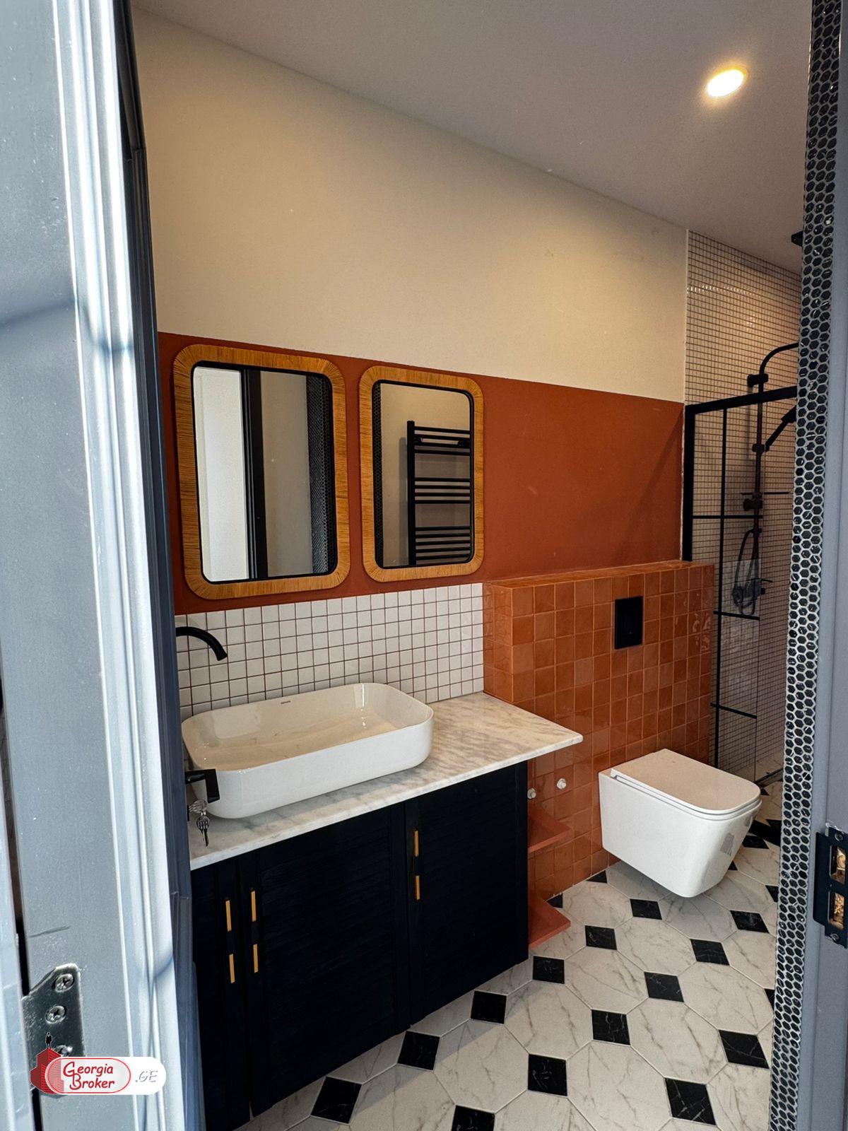 იყიდება ახალი გარემონტებული 5 ოთახიანი სახლი ისანში